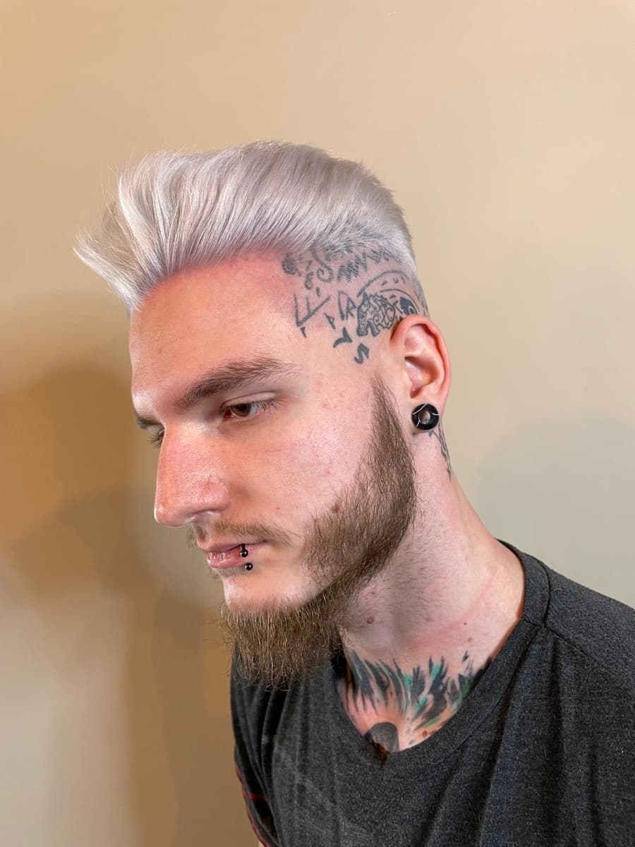 Pánsky strih s vyholenými stranami