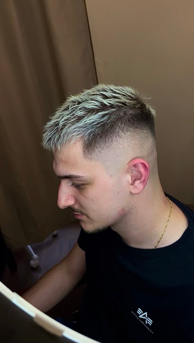 Farbený strih