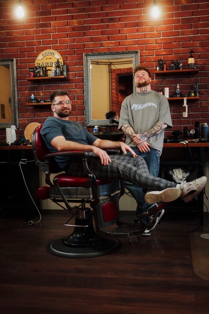 Adrián Dedík a Miroslav Bušo v Oldschool Barber Shop
